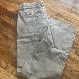 Under Armour khaki pants 30 x 32